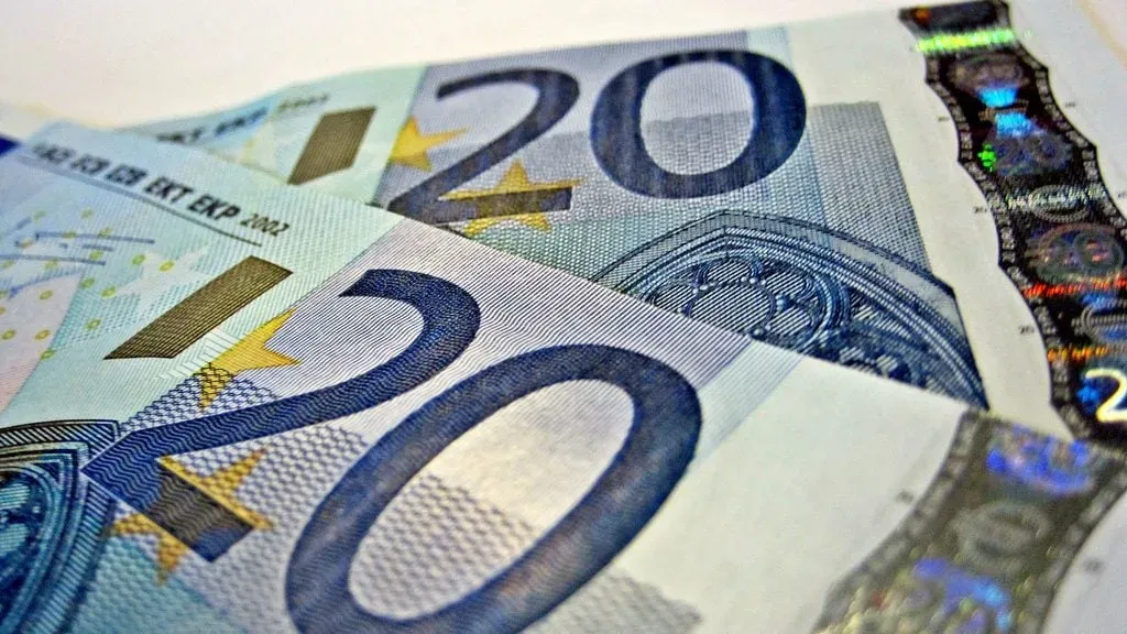 أسعار اليورو مقابل الجنيه المصري بداية تعاملات اليوم الأحد 24 - 8- 2025